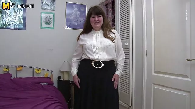 Bedste porno ingen registrering  Ung fyr sætter en hat på liderlige modne damer en fucking maskine