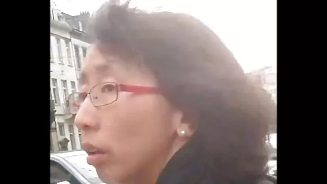 Bedste porno ingen registrering  En mand nicole brøggler kneppemaskine med langt hår designet en rød skive