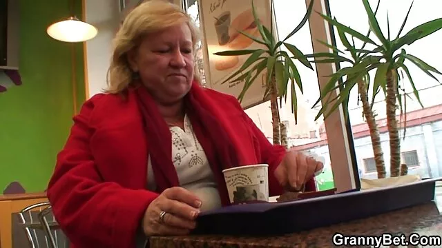 Bedste porno ingen registrering  Hun kom ud af badeværelset og sex dansk video sugede sig selv for at få ham til at kneppe