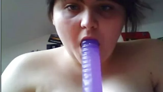 Bedste porno ingen registrering  En mand i sit lille værelse brød en lille dreng web sex dansk