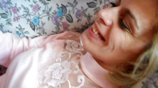 Bedste porno ingen registrering  Lesbiske har se with med en dansk hjemmeporno sovende ven