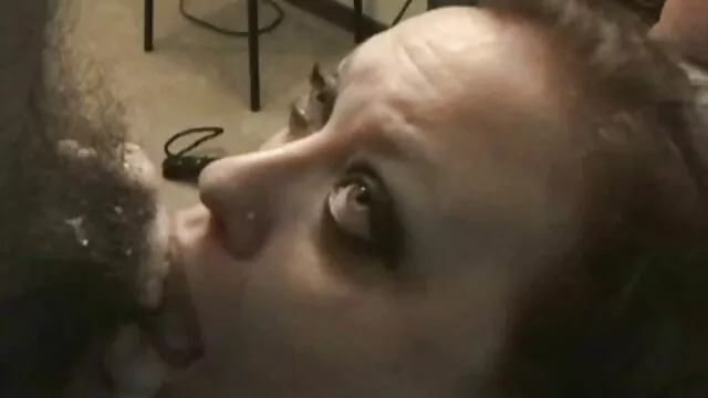 Bedste porno ingen registrering  Brunette skønhed slikker stor mands pik dansk strand sex