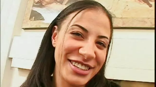 Bedste porno ingen registrering  Smuk krøllet brunette hopper på dansk sex debut en stor strap-on